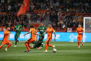 英超直播-足球报：比赛日到玉昆主场消费，是给主队细水长流的资金支持