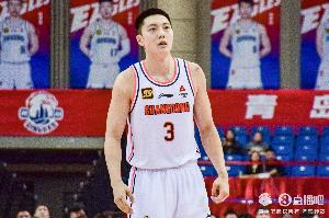 2026世界杯买球-难救主！胡明轩常规赛场均14.2分4.1助 季后赛场均15.7分4.7助