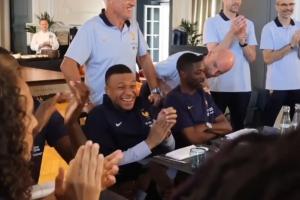 英超直播-1欧冠搭档0欧冠队报：德尚训练中演练姆巴佩杜埃登贝莱三叉戟