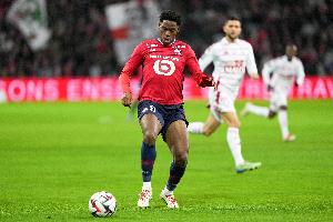 足球直播-曼晚：曼联应该考虑免签戴维，连续3赛季25+球的前锋可遇不可求