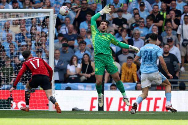 英超直播-足总杯决赛爆冷输曼联，球员失误瓜帅失策曼城失冠