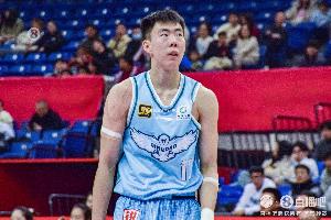 足球直播-效率不高！段昂君12中4拿到14分 三分10中3