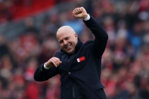 足球直播-斯洛特：不想多谈塔科夫斯基只吃黄牌 若塔的进球非常精彩