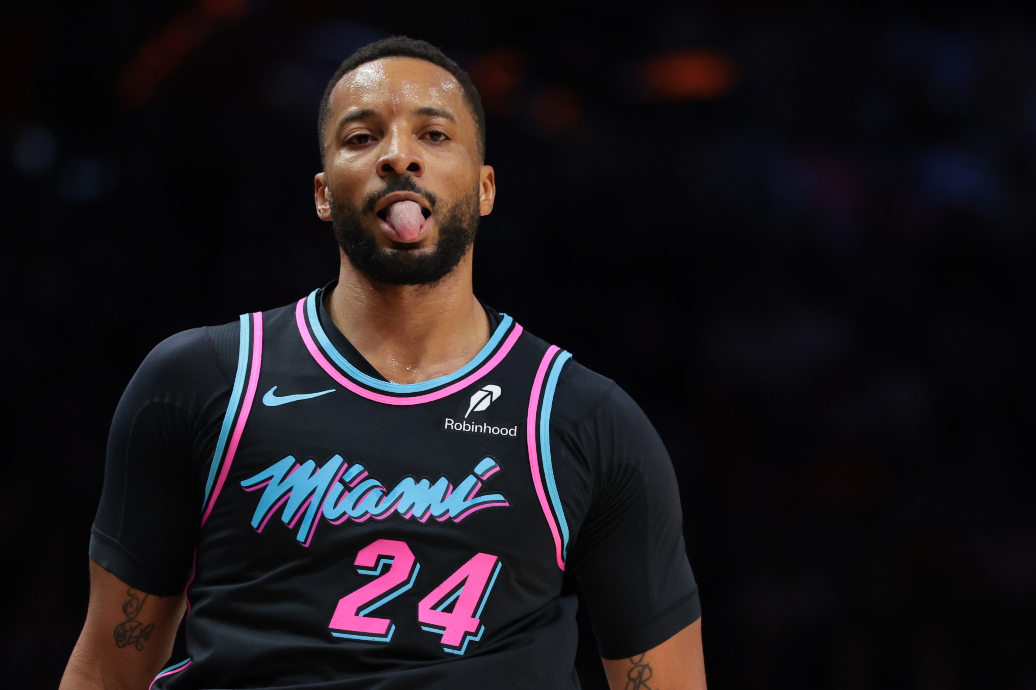 NBA直播-正负值+13最高！鲍威尔18中10贡献27分5板 三分10中4