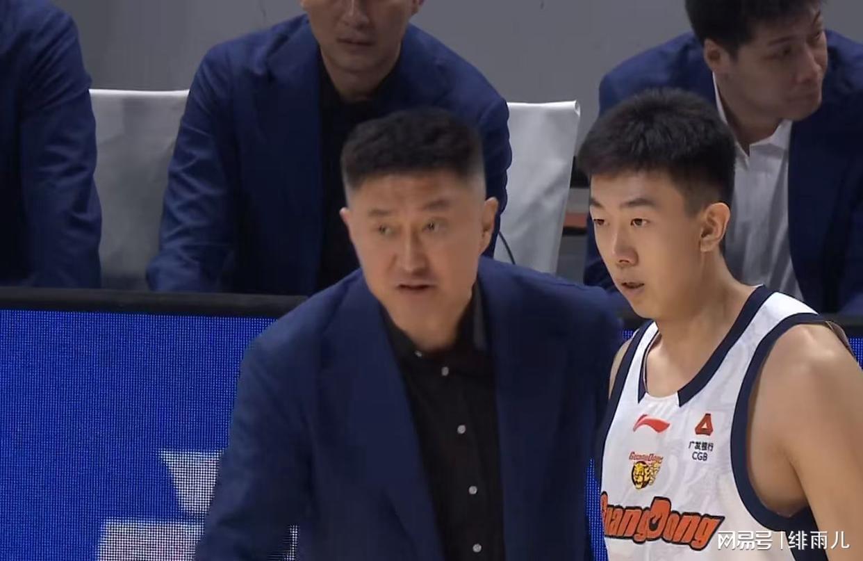 2026世界杯买球-杜润旺保底还能打5年！广东队锋线群惨遭蹂躏，连球迷都破防了！